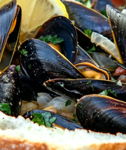 Spicy Mussels with White Wine